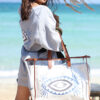 Göz Plaj Çantası, Stil Sahibi Kadınların Plaj Keyfini Tamamlamak Için Tasarlanmış Şık Ve Kullanışlı Bir Çantadır. Bu Çanta, Plajda Ihtiyaç Duyabileceğiniz Tüm Eşyalarınızı Taşımanız Için Ideal Bir Seçenektir.