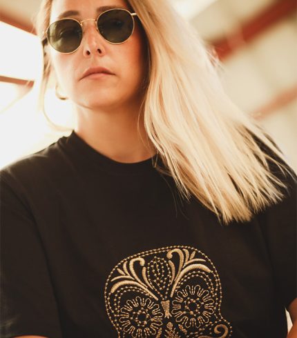 Bu Canlı Ve Temel Big Skull O Yaka Tshirt, Şıklığı Ve Rahatlığı Bir Araya Getiriyor. Özel Olarak Tasarlanmış Olan Bu T-Shirt, Herhangi Bir Stil Için Mükemmel Bir Tamamlayıcıdır. Hem Erkekler Hem De Kadınlar Için Uygundur Ve Farklı Beden Seçenekleri Mevcuttur.