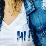 Say Hi V Yaka T-Shirt, modern görünümü ve yüksek kaliteli malzemeleriyle tarzınızı tamamlayacak mükemmel bir seçenektir. Farklı renk seçenekleriyle kişisel tarzınızı yansıtabilirsiniz. Şimdi alın ve rahatlıkla şıklığı bir arada yaşayın!