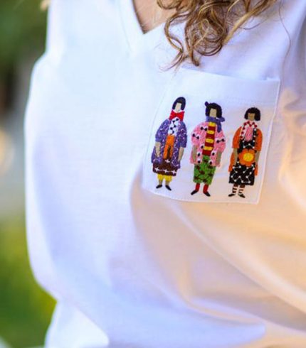 Zarif Tasarımı Ve Konforlu Kumaşıyla Dikkat Çeken Womans V Yaka T-Shirt, Şıklığın Ve Rahatlığın Ideal Buluşma Noktasında. Yüksek Kaliteli Malzemesiyle Gün Boyu Konfor Sağlarken, Farklı Renk Seçenekleriyle Her Tarza Uygun Bir Seçenek Sunar.